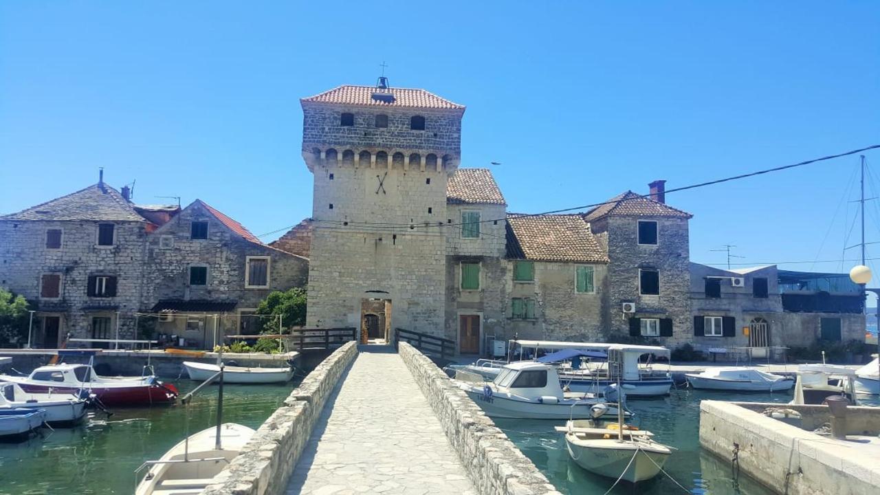 Dvorac * Kastela