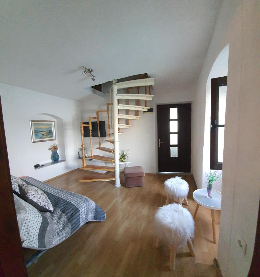 Apartment Dvorac *