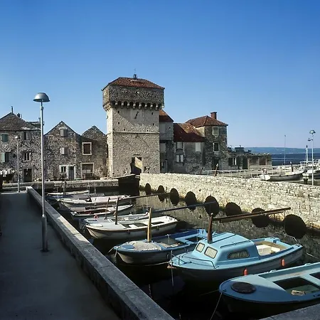 Apartment Dvorac Kastela Exterior photo